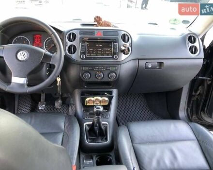 Чорний Фольксваген Тігуан, об'ємом двигуна 1.97 л та пробігом 276 тис. км за 12000 $, фото 3 на Automoto.ua