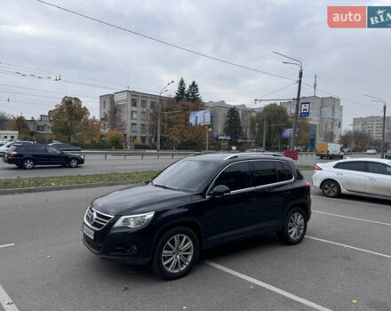 Черный Фольксваген Тигуан, объемом двигателя 2 л и пробегом 275 тыс. км за 9900 $, фото 3 на Automoto.ua