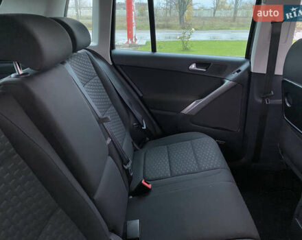 Черный Фольксваген Тигуан, объемом двигателя 1.4 л и пробегом 183 тыс. км за 9300 $, фото 14 на Automoto.ua