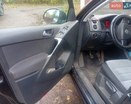 Черный Фольксваген Тигуан, объемом двигателя 1.4 л и пробегом 300 тыс. км за 9300 $, фото 9 на Automoto.ua