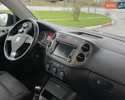 Черный Фольксваген Тигуан, объемом двигателя 1.4 л и пробегом 183 тыс. км за 9300 $, фото 6 на Automoto.ua