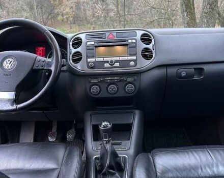 Черный Фольксваген Тигуан, объемом двигателя 1.97 л и пробегом 214 тыс. км за 13500 $, фото 20 на Automoto.ua