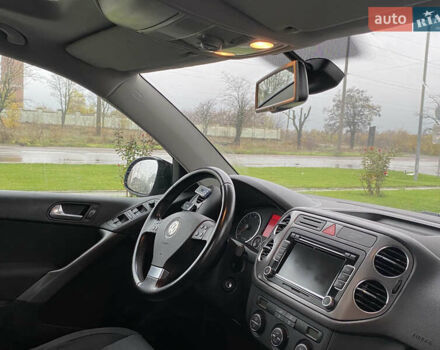 Черный Фольксваген Тигуан, объемом двигателя 1.4 л и пробегом 183 тыс. км за 9300 $, фото 8 на Automoto.ua