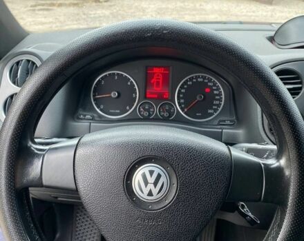 Черный Фольксваген Тигуан, объемом двигателя 2 л и пробегом 380 тыс. км за 8499 $, фото 7 на Automoto.ua