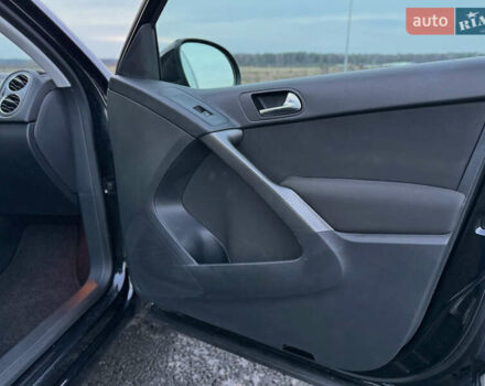 Чорний Фольксваген Тігуан, об'ємом двигуна 1.4 л та пробігом 211 тис. км за 8900 $, фото 48 на Automoto.ua