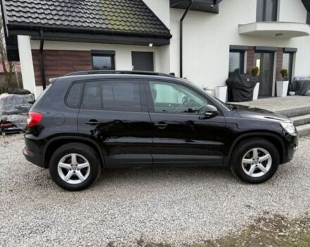 Черный Фольксваген Тигуан, объемом двигателя 2 л и пробегом 285 тыс. км за 2700 $, фото 2 на Automoto.ua