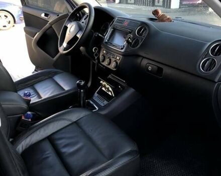 Чорний Фольксваген Тігуан, об'ємом двигуна 1.97 л та пробігом 276 тис. км за 12000 $, фото 6 на Automoto.ua