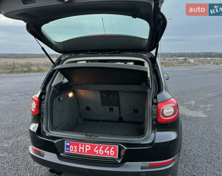 Чорний Фольксваген Тігуан, об'ємом двигуна 1.4 л та пробігом 211 тис. км за 8900 $, фото 45 на Automoto.ua