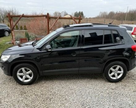 Черный Фольксваген Тигуан, объемом двигателя 2 л и пробегом 285 тыс. км за 2700 $, фото 1 на Automoto.ua