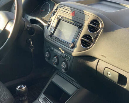 Черный Фольксваген Тигуан, объемом двигателя 1.39 л и пробегом 232 тыс. км за 7950 $, фото 13 на Automoto.ua