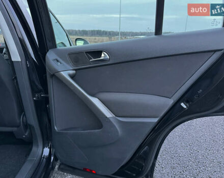 Чорний Фольксваген Тігуан, об'ємом двигуна 1.4 л та пробігом 211 тис. км за 8900 $, фото 46 на Automoto.ua