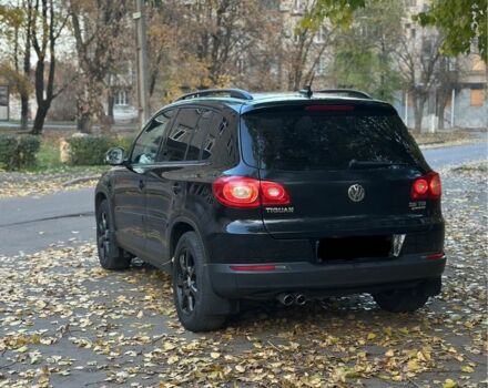 Черный Фольксваген Тигуан, объемом двигателя 2 л и пробегом 360 тыс. км за 5500 $, фото 2 на Automoto.ua