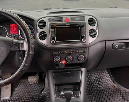 Черный Фольксваген Тигуан, объемом двигателя 1.98 л и пробегом 245 тыс. км за 9400 $, фото 24 на Automoto.ua