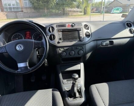 Черный Фольксваген Тигуан, объемом двигателя 2 л и пробегом 205 тыс. км за 4500 $, фото 7 на Automoto.ua