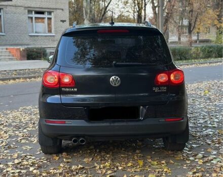 Черный Фольксваген Тигуан, объемом двигателя 2 л и пробегом 360 тыс. км за 5500 $, фото 3 на Automoto.ua