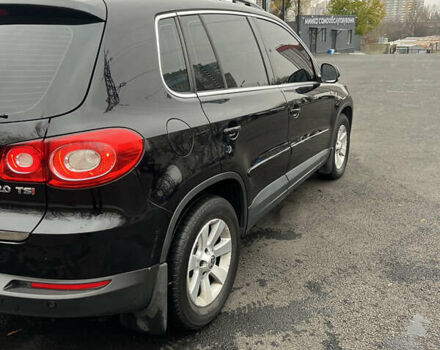 Черный Фольксваген Тигуан, объемом двигателя 1.98 л и пробегом 245 тыс. км за 9400 $, фото 5 на Automoto.ua