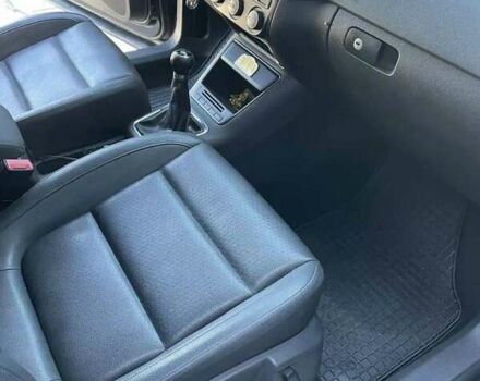 Чорний Фольксваген Тігуан, об'ємом двигуна 2 л та пробігом 300 тис. км за 9600 $, фото 4 на Automoto.ua