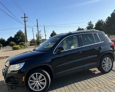 Черный Фольксваген Тигуан, объемом двигателя 2 л и пробегом 255 тыс. км за 10500 $, фото 1 на Automoto.ua