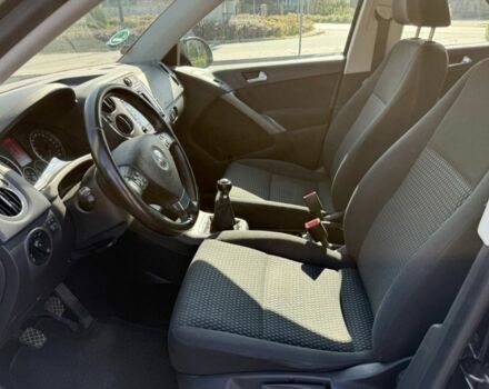 Черный Фольксваген Тигуан, объемом двигателя 2 л и пробегом 205 тыс. км за 4500 $, фото 4 на Automoto.ua