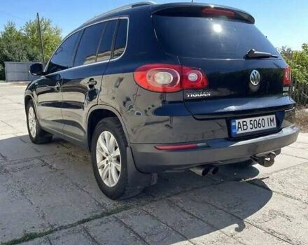 Чорний Фольксваген Тігуан, об'ємом двигуна 2 л та пробігом 300 тис. км за 9600 $, фото 3 на Automoto.ua