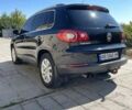 Чорний Фольксваген Тігуан, об'ємом двигуна 2 л та пробігом 300 тис. км за 9600 $, фото 3 на Automoto.ua