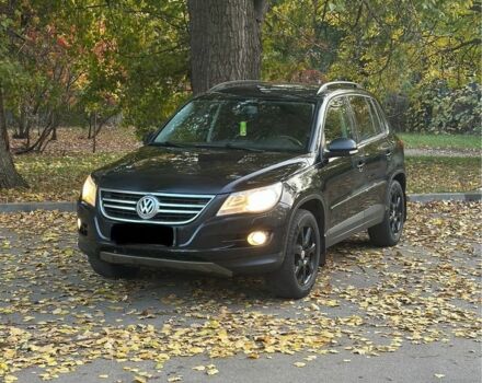 Черный Фольксваген Тигуан, объемом двигателя 2 л и пробегом 360 тыс. км за 5500 $, фото 1 на Automoto.ua
