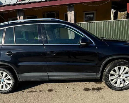 Чорний Фольксваген Тігуан, об'ємом двигуна 2 л та пробігом 270 тис. км за 11831 $, фото 2 на Automoto.ua