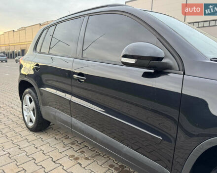 Чорний Фольксваген Тігуан, об'ємом двигуна 2 л та пробігом 290 тис. км за 10200 $, фото 10 на Automoto.ua