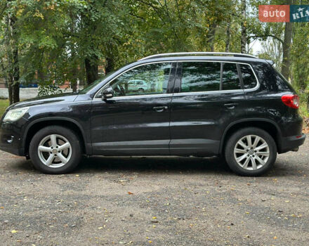 Черный Фольксваген Тигуан, объемом двигателя 1.98 л и пробегом 258 тыс. км за 10600 $, фото 5 на Automoto.ua