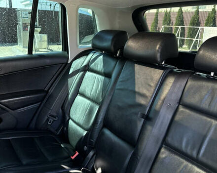 Чорний Фольксваген Тігуан, об'ємом двигуна 2 л та пробігом 270 тис. км за 11500 $, фото 9 на Automoto.ua