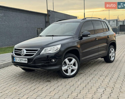 Чорний Фольксваген Тігуан, об'ємом двигуна 2 л та пробігом 290 тис. км за 10200 $, фото 2 на Automoto.ua