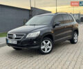 Чорний Фольксваген Тігуан, об'ємом двигуна 2 л та пробігом 290 тис. км за 10200 $, фото 2 на Automoto.ua