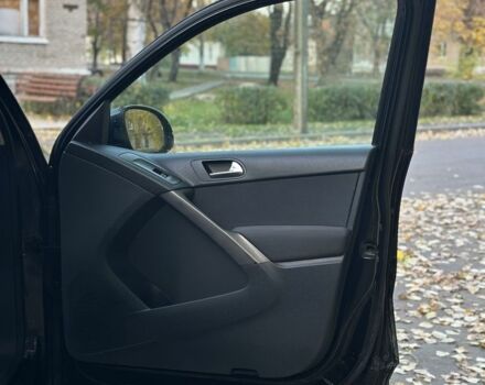 Черный Фольксваген Тигуан, объемом двигателя 2 л и пробегом 360 тыс. км за 5500 $, фото 9 на Automoto.ua