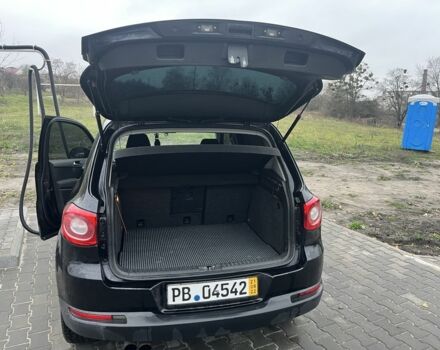 Черный Фольксваген Тигуан, объемом двигателя 2 л и пробегом 353 тыс. км за 6500 $, фото 6 на Automoto.ua