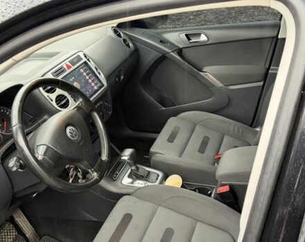 Черный Фольксваген Тигуан, объемом двигателя 2 л и пробегом 269 тыс. км за 10300 $, фото 5 на Automoto.ua