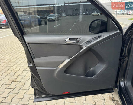 Чорний Фольксваген Тігуан, об'ємом двигуна 2 л та пробігом 290 тис. км за 10200 $, фото 23 на Automoto.ua