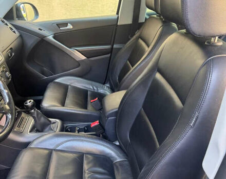 Чорний Фольксваген Тігуан, об'ємом двигуна 2 л та пробігом 270 тис. км за 11831 $, фото 3 на Automoto.ua