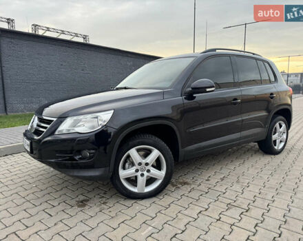 Чорний Фольксваген Тігуан, об'ємом двигуна 2 л та пробігом 290 тис. км за 10200 $, фото 5 на Automoto.ua