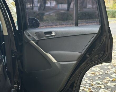 Черный Фольксваген Тигуан, объемом двигателя 2 л и пробегом 360 тыс. км за 5500 $, фото 11 на Automoto.ua