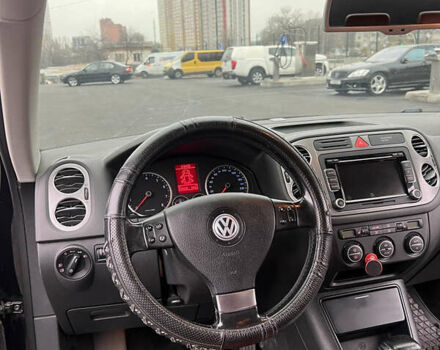 Черный Фольксваген Тигуан, объемом двигателя 1.98 л и пробегом 245 тыс. км за 9400 $, фото 25 на Automoto.ua