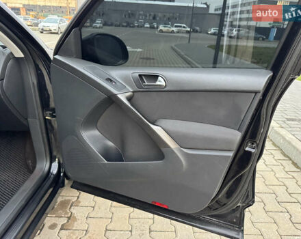 Чорний Фольксваген Тігуан, об'ємом двигуна 2 л та пробігом 290 тис. км за 10200 $, фото 35 на Automoto.ua