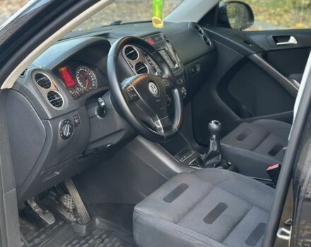 Черный Фольксваген Тигуан, объемом двигателя 2 л и пробегом 360 тыс. км за 5500 $, фото 4 на Automoto.ua