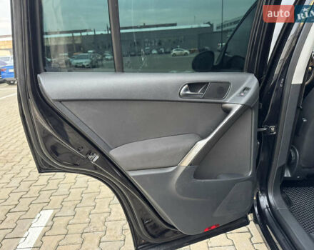 Чорний Фольксваген Тігуан, об'ємом двигуна 2 л та пробігом 290 тис. км за 10200 $, фото 27 на Automoto.ua