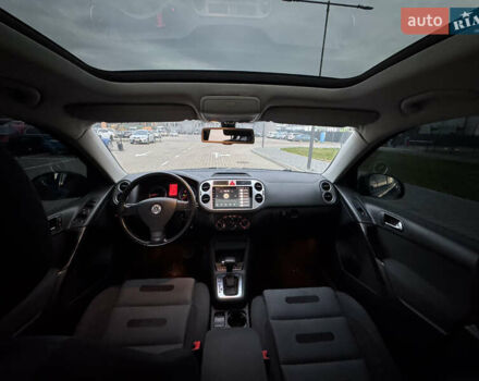 Чорний Фольксваген Тігуан, об'ємом двигуна 2 л та пробігом 290 тис. км за 10200 $, фото 29 на Automoto.ua