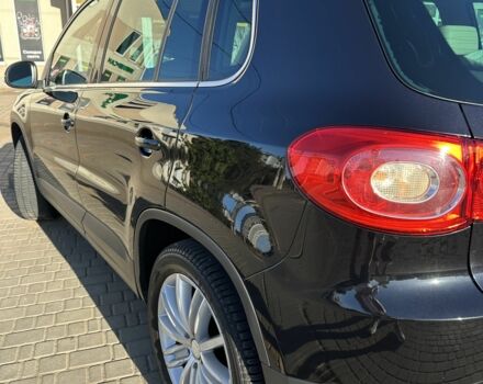 Черный Фольксваген Тигуан, объемом двигателя 2 л и пробегом 255 тыс. км за 10500 $, фото 3 на Automoto.ua