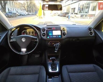 Чорний Фольксваген Тігуан, об'ємом двигуна 1.97 л та пробігом 148 тис. км за 13500 $, фото 7 на Automoto.ua