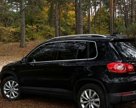 Черный Фольксваген Тигуан, объемом двигателя 2 л и пробегом 274 тыс. км за 10000 $, фото 2 на Automoto.ua