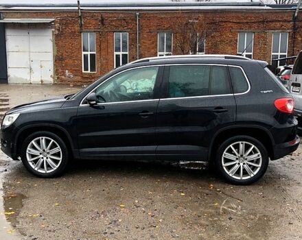 Черный Фольксваген Тигуан, объемом двигателя 2 л и пробегом 212 тыс. км за 11000 $, фото 2 на Automoto.ua