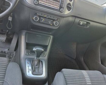 Чорний Фольксваген Тігуан, об'ємом двигуна 2 л та пробігом 218 тис. км за 9300 $, фото 15 на Automoto.ua