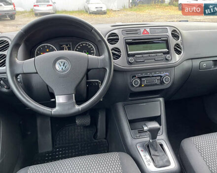 Чорний Фольксваген Тігуан, об'ємом двигуна 2 л та пробігом 157 тис. км за 9300 $, фото 16 на Automoto.ua